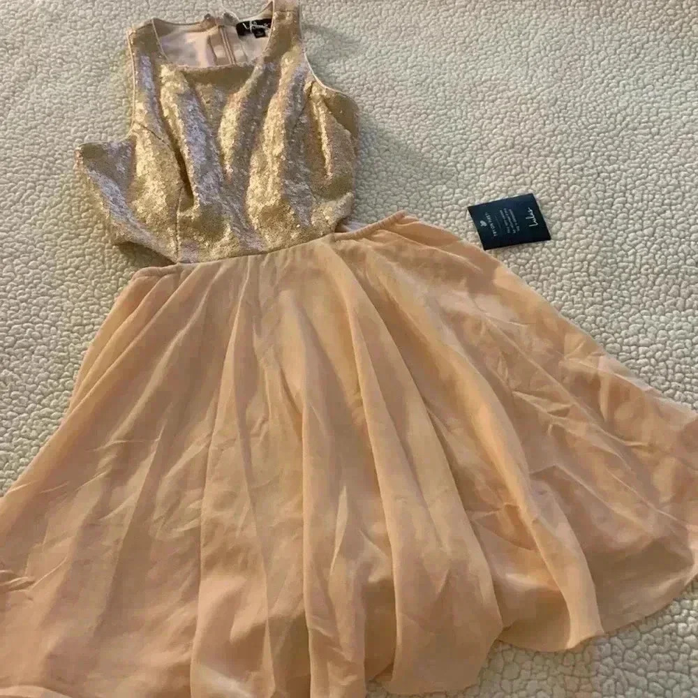 Lulus - Picture 2 of 4